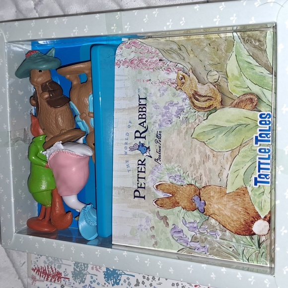 🛍Peter Rabbit story book & 4 figurines/ BUNDLE ONLY 2or more items - Picture 2 of 3